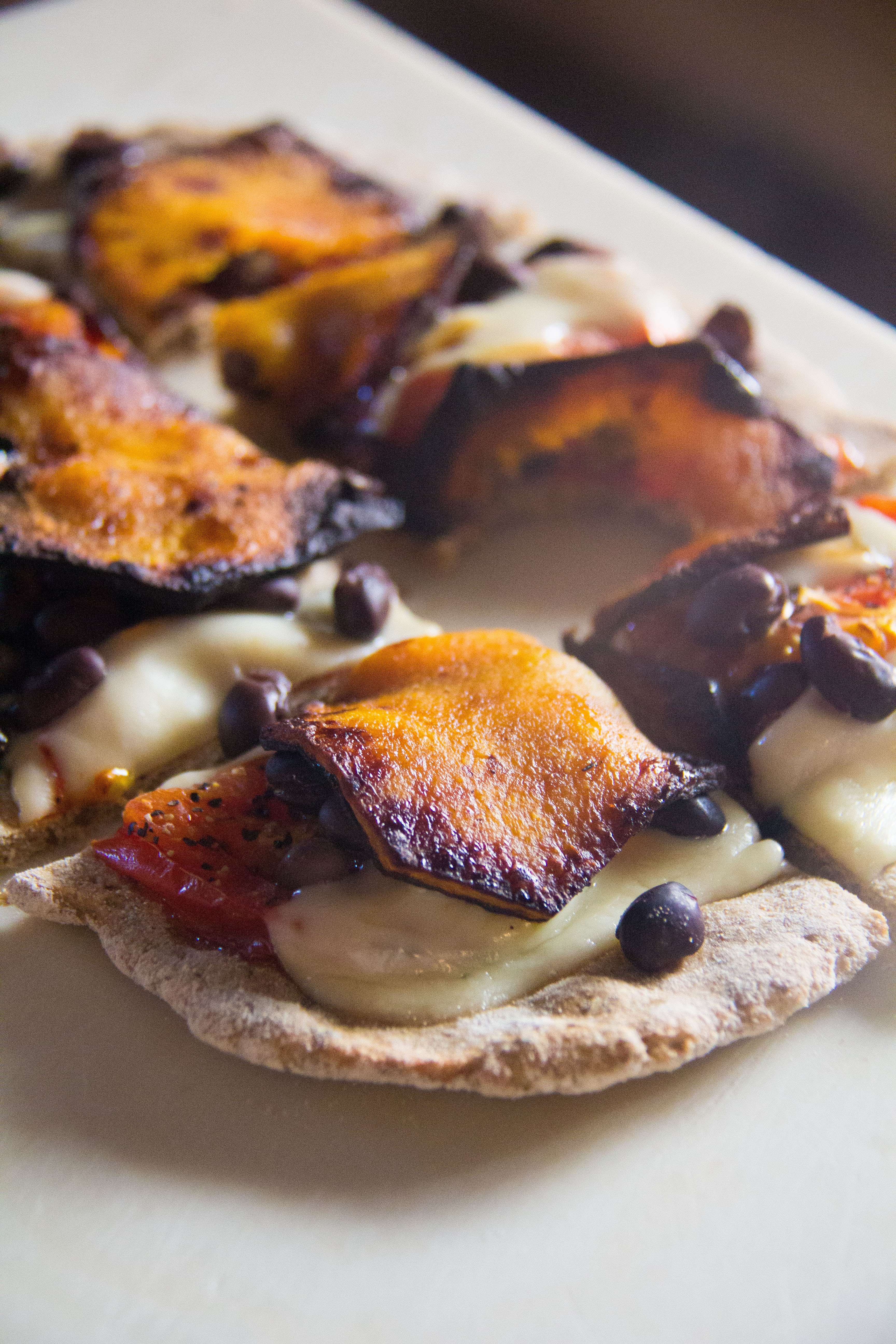Caramelized Butternut Squash & Roasted Tomato Flatbread | Healthy Appetizer Ideas For Thanksgiving | easy appetizers