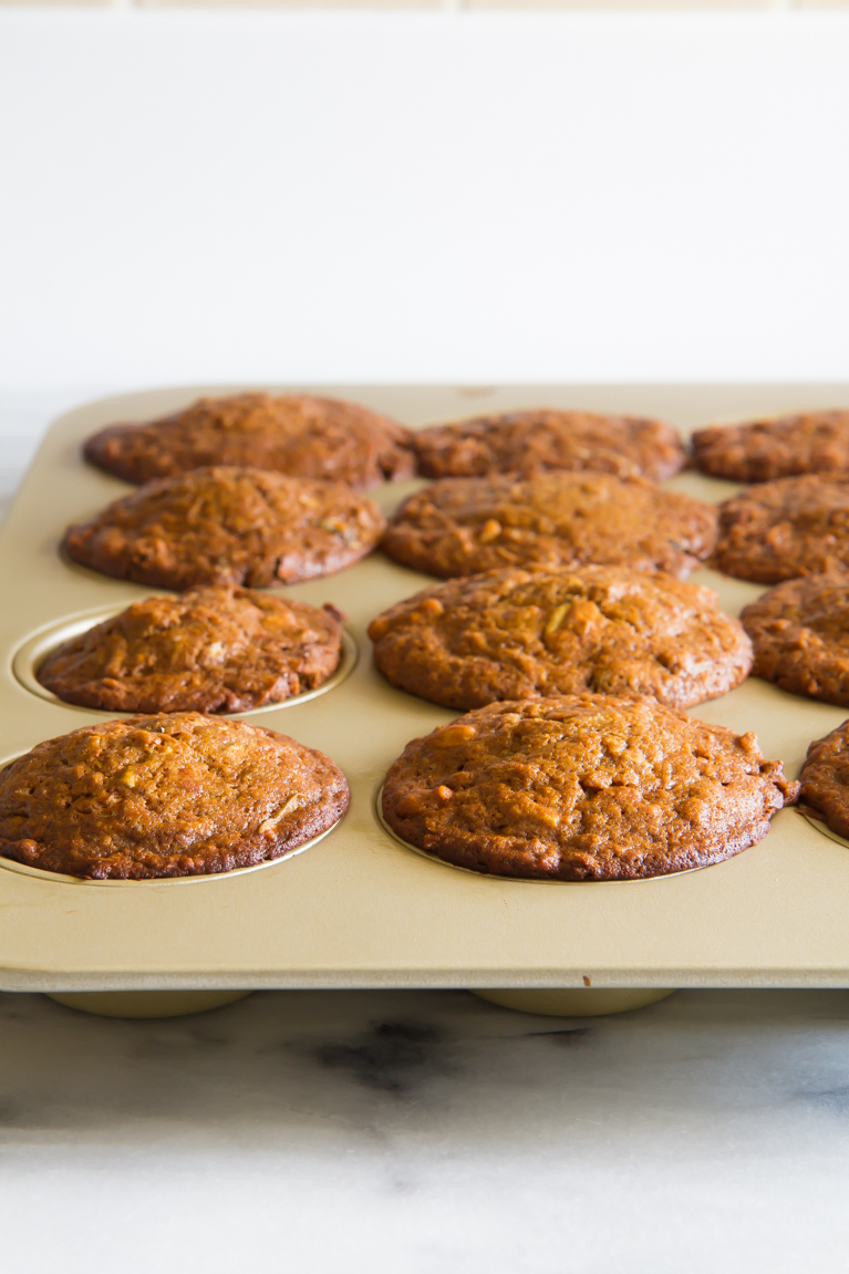 Morning Glory Muffins made with oat flour, greek yogurt & honey! Refined-sugar free! #breakfast #healthy