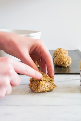 brown butter oatmeal cookies stuffed with nutella \\ immaEatThat 