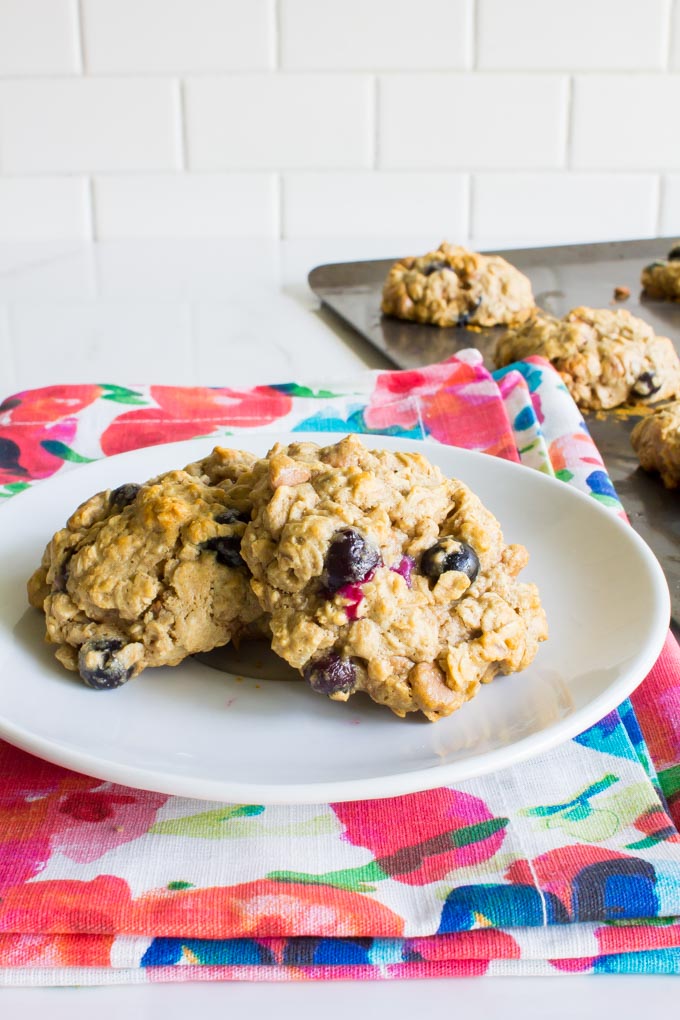 Peanut Butter Chip & Blueberry Oatmeal Breakfast Cookies | immaEATthat.com
