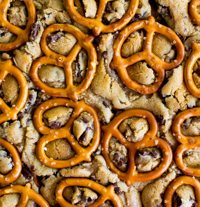 pumpkin date caramel cookie bars | immaEATthat.com