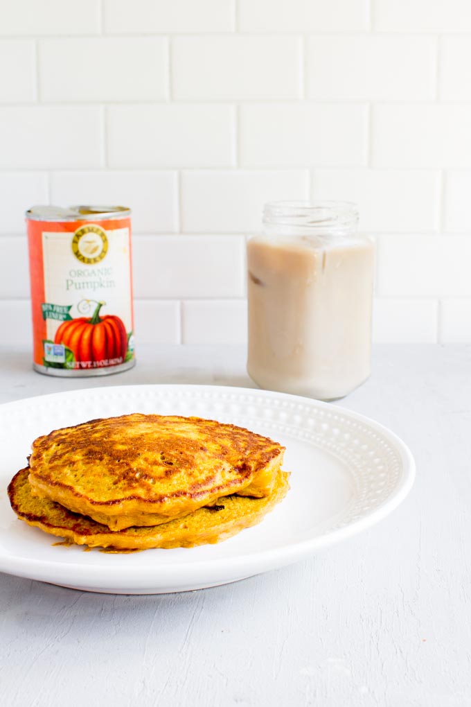 pumpkin oatmeal pancakes for ONE! | immaEATthat.com