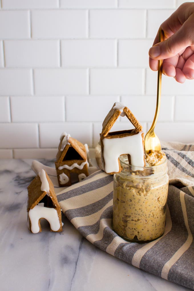 gingerbread overnight oats with little gingerbread houses | immaEATthat.com