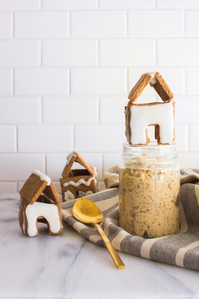 gingerbread overnight oats with little gingerbread houses | immaEATthat.com 