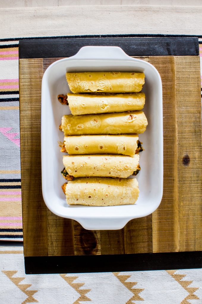 Only 6-ingredients for the best vegetarian enchiladas. Super simple & easy! | immaEATthat.com