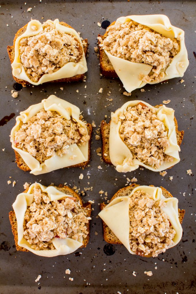 apple pie toast. The perfect festive, holiday breakfast for Thanksgiving or Christmas! | immaEATthat.com #sponsored 