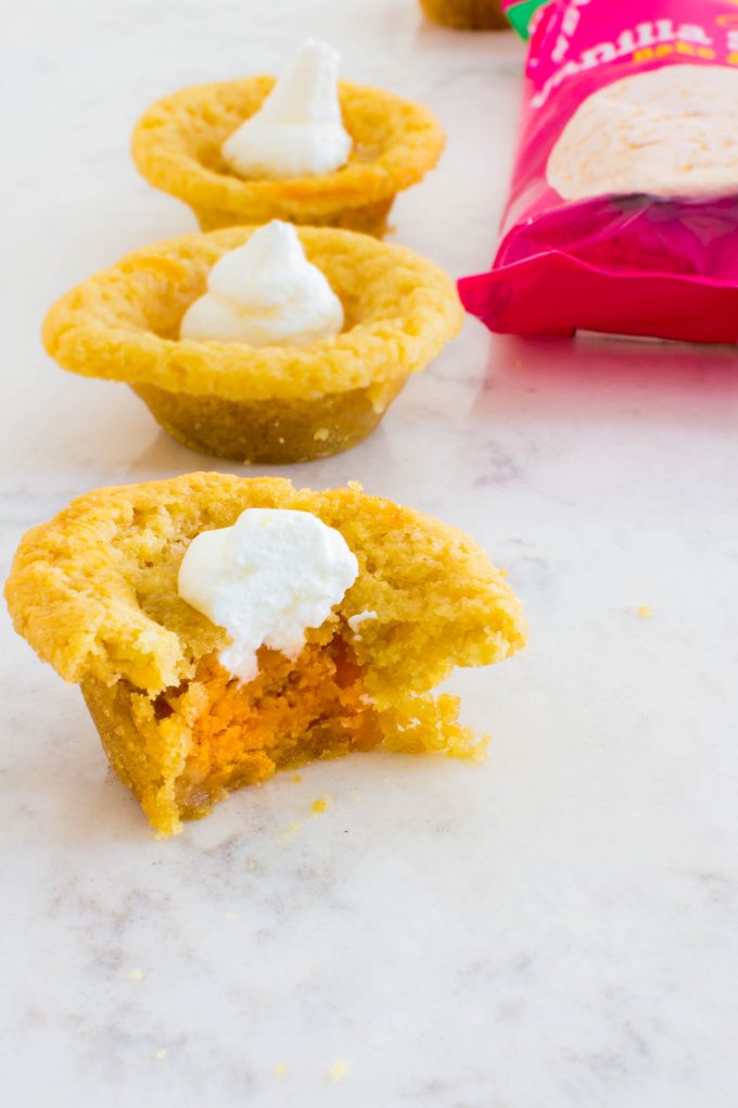mini pumpkin pie cookies. Perfect for your holiday cookie exchange! | immaEATthat.com