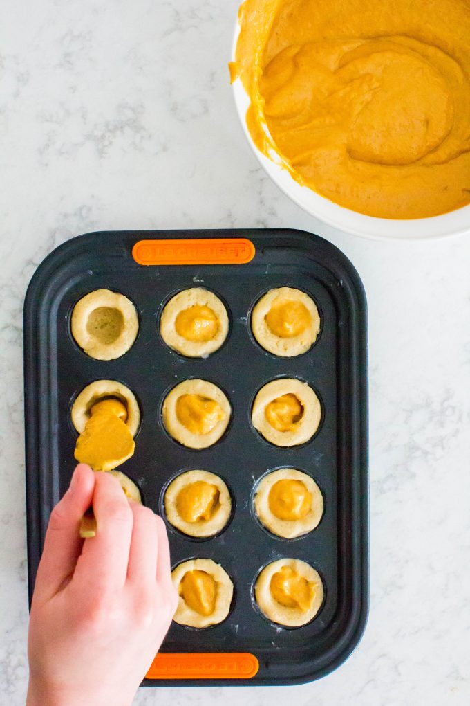 mini pumpkin pie cookies. Perfect for your holiday cookie exchange! | immaEATthat.com