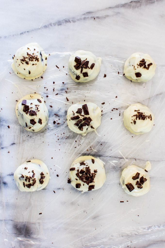 Christmas Cookie idea for holiday cookie exchange...Delicious Oreo Balls! Only 3 ingredients needed. | immaEATthat.com